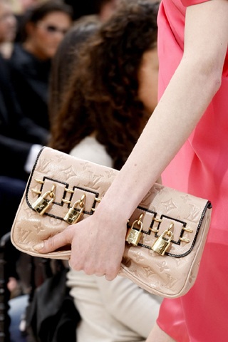 BST giày dép, túi xách Louis Vuitton - 43