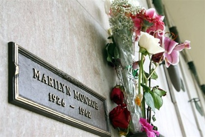 Rao bán phần mộ cạnh Marilyn Monroe - 2 Rao bán phần mộ cạnh Marilyn Monroe - 2