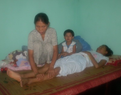 “Mẹ không cam lòng để con mồ côi”    - 1