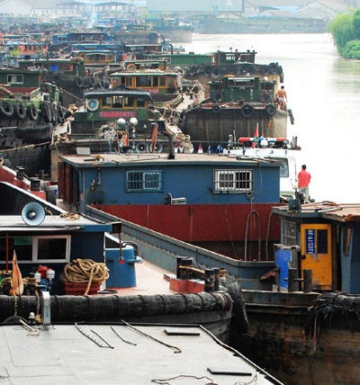 Trung Quốc: 8.000 tàu thuyền mắc kẹt suốt 40km vì lũ - 1 Trung Quốc: 8.000 tàu thuyền mắc kẹt suốt 40km vì lũ - 1