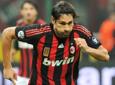 Borriello “chiếm” số 22 Kaka, số 3 Maldini được “treo” - 1 Borriello “chiếm” số 22 Kaka, số 3 Maldini được “treo” - 1