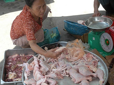 Dễ mua nhầm phải cánh, đùi gà đông lạnḥ - 1 Dễ mua nhầm phải cánh, đùi gà đông lạnḥ - 1