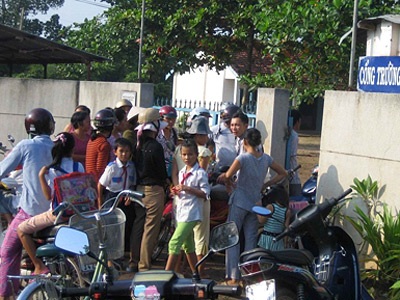 Nước mắt ngày tựu trường  - 1