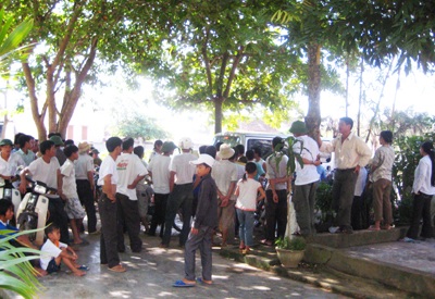 Hơn 500 học sinh bị… cấm đi học - 2