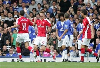 Bendtner cam kết tương lai với “Pháo thủ” - 1 Bendtner cam kết tương lai với “Pháo thủ” - 1