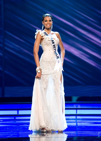 Hoa hậu Dominica: Lần này có làm nên chuyện? - 13