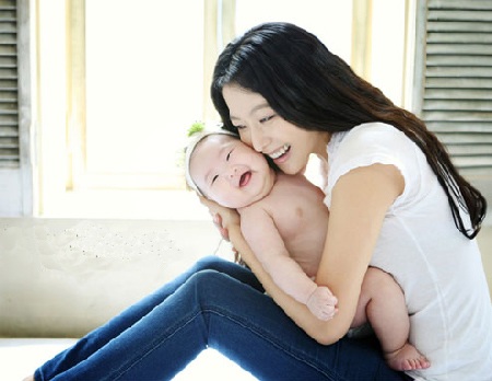 Ngắm gia đình nhỏ hạnh phúc của Kim Hee Sun - 4