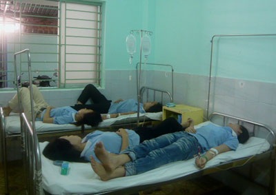 Hơn 100 công nhân nhập viện sau bữa ăn tăng ca - 1 Hơn 100 công nhân nhập viện sau bữa ăn tăng ca - 1