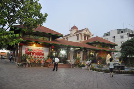 Thủy Tiên cùng Công Vinh dự sinh nhật con trai Dương Hồng Sơn - 2 Thủy Tiên cùng Công Vinh dự sinh nhật con trai Dương Hồng Sơn - 2