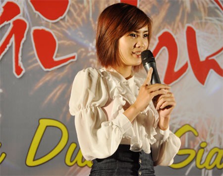 Thủy Tiên cùng Công Vinh dự sinh nhật con trai Dương Hồng Sơn - 3 Thủy Tiên cùng Công Vinh dự sinh nhật con trai Dương Hồng Sơn - 3