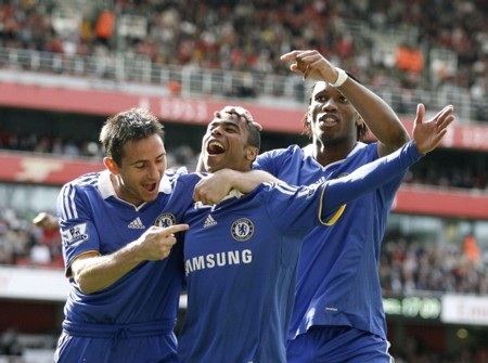 Chelsea trói Ashley Cole bằng lương “khủng” - 1 Chelsea trói Ashley Cole bằng lương “khủng” - 1