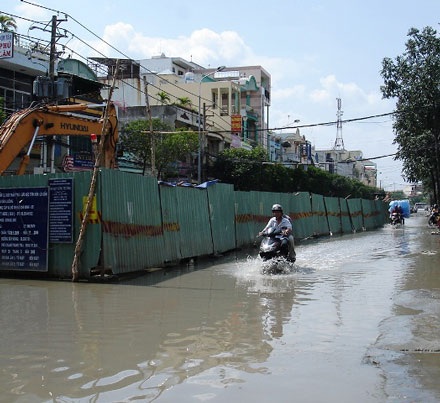 Con đường quanh năm ngập giữa lòng thành phố - 3 Con đường quanh năm ngập giữa lòng thành phố - 3