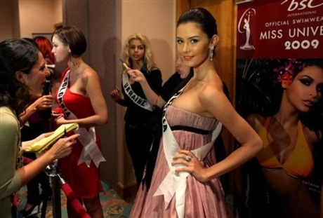 Vị trí nào cho "người đẹp scandal" của Nga? - 3