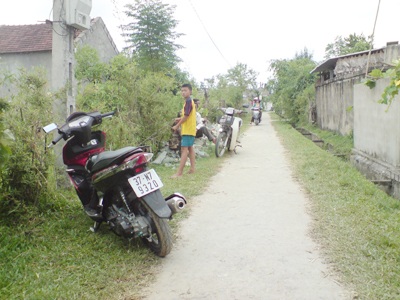 Nghi can đâm chết công an viên chính là người vợ - 1