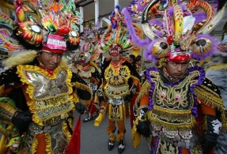 Hoa hậu Hoàn vũ Peru khơi mào “cuộc chiến” Peru - Bolivia - 2 Hoa hậu Hoàn vũ Peru khơi mào “cuộc chiến” Peru - Bolivia - 2
