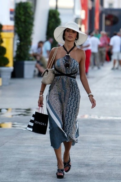 Những “bóng hồng” trên trường đua Valencia - 11