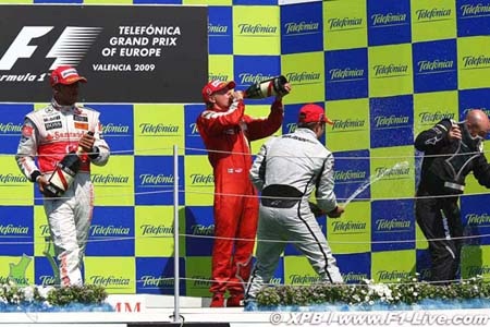 McLaren “hại” Hamilton, “dâng” ngôi VĐ cho Barrichello - 3 McLaren “hại” Hamilton, “dâng” ngôi VĐ cho Barrichello - 3