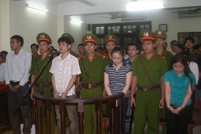 Xét xử vụ New Century: Nhóm bị cáo “dân chơi” tự hối - 1 Xét xử vụ New Century: Nhóm bị cáo “dân chơi” tự hối - 1