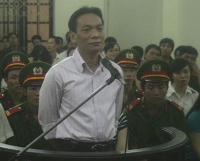 Chủ vũ trường New Century chỉ thừa nhận “lách” luật chứ không phạm luật - 1 Chủ vũ trường New Century chỉ thừa nhận “lách” luật chứ không phạm luật - 1