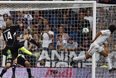 Thắng tưng bừng Rosenborg, Real Madrid đoạt Bernabeu Cup - 2 Thắng tưng bừng Rosenborg, Real Madrid đoạt Bernabeu Cup - 2
