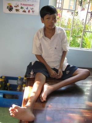 “Chỉ cần con bớt đau là vợ chồng tôi vui rồi” - 1 “Chỉ cần con bớt đau là vợ chồng tôi vui rồi” - 1