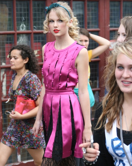 Theo chân “công chúa nhạc đồng quê” đi chụp hình - 6