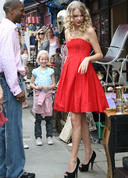 Theo chân “công chúa nhạc đồng quê” đi chụp hình - 1