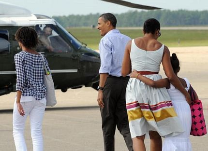 Chùm ảnh: Kỳ nghỉ hè của gia đình Tổng thống Mỹ  - 2