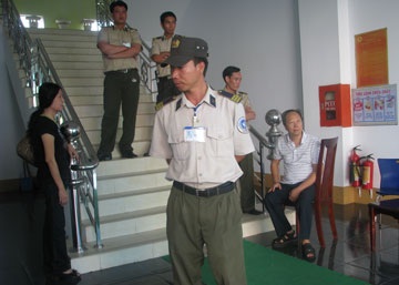 “Náo loạn” bệnh viện Tây Đô do bất minh tài chính - 1 “Náo loạn” bệnh viện Tây Đô do bất minh tài chính - 1
