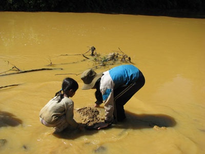 Những đứa trẻ đãi vàng trên sông A Vương - 3 Những đứa trẻ đãi vàng trên sông A Vương - 3