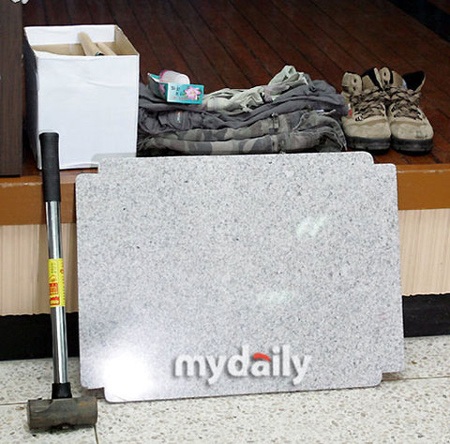 Mẹ Choi Ji Shil nức nở khi nhận lại tro cốt của con - 5