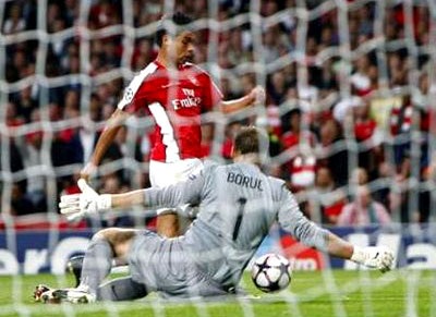 UEFA điều tra vụ “đóng kịch” của Eduardo - 1 UEFA điều tra vụ “đóng kịch” của Eduardo - 1