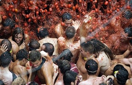 Chùm ảnh: Cà chua "nhuộm đỏ" thị trấn - 4 Chùm ảnh: Cà chua "nhuộm đỏ" thị trấn - 4