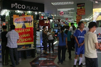 Mừng ngày Quốc khánh, cơn lốc giá sốc tại các siêu thị điện máy - 1