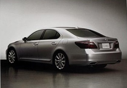 Hé lộ về nét mới của dòng Lexus LS - 6