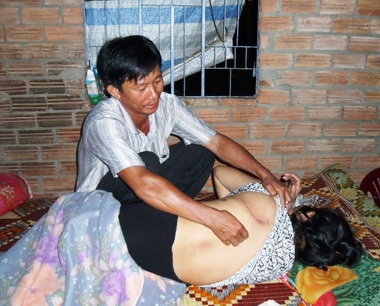 Mẹ chồng, nàng dâu chung cảnh liệt giường - 2 Mẹ chồng, nàng dâu chung cảnh liệt giường - 2