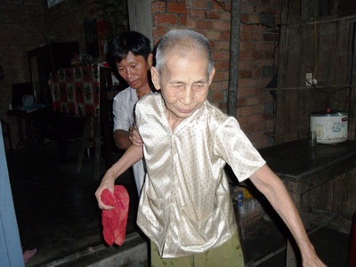 Mẹ chồng, nàng dâu chung cảnh liệt giường - 1 Mẹ chồng, nàng dâu chung cảnh liệt giường - 1