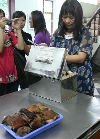 "Bó tay" với nhiều mẫu kiểm nghiệm! - 2