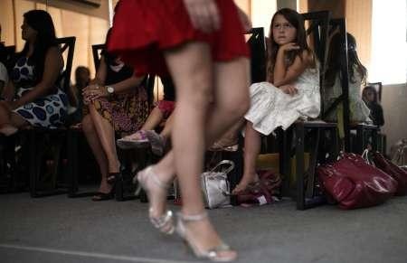 Đột nhập lò đào tạo hoa hậu nhí ở Venezuela - 3