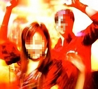 Học trò đua đòi “lắc” tại gia - 1