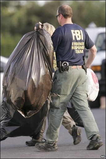 Mỹ: Một phụ nữ có 2 con với kẻ bắt cóc, giam cầm mình 18 năm - 7