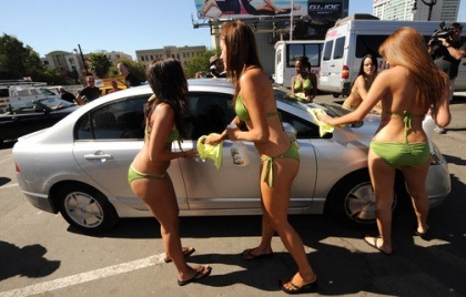 Người đẹp bikini rửa xe hybrid miễn phí  - 12