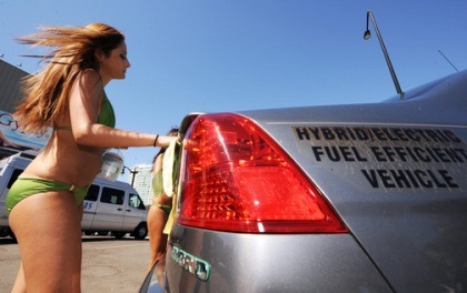 Người đẹp bikini rửa xe hybrid miễn phí  - 5