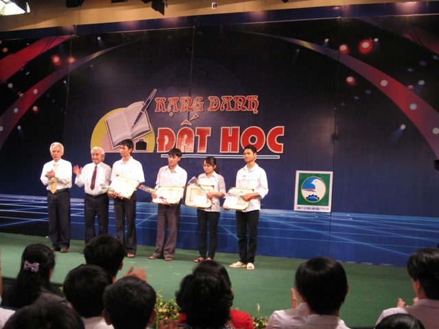 Thanh Hóa: Vinh danh những thủ khoa làm rạng danh đất học - 2 Thanh Hóa: Vinh danh những thủ khoa làm rạng danh đất học - 2