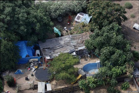 Kẻ bắt cóc, giam cầm cô gái 18 năm "nghiện sex" - 3 Kẻ bắt cóc, giam cầm cô gái 18 năm "nghiện sex" - 3