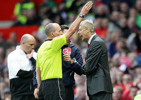 Bị truất quyền chỉ đạo, Wenger trút giận lên trọng tài - 1 Bị truất quyền chỉ đạo, Wenger trút giận lên trọng tài - 1