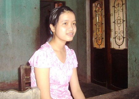 Cô bé mồ côi nghèo khó đỗ hai trường ĐH - 1