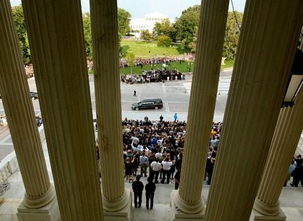 Nước Mỹ tiễn biệt "con sư tử của Thượng viện" - 13