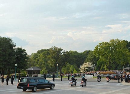 Nước Mỹ tiễn biệt "con sư tử của Thượng viện" - 12