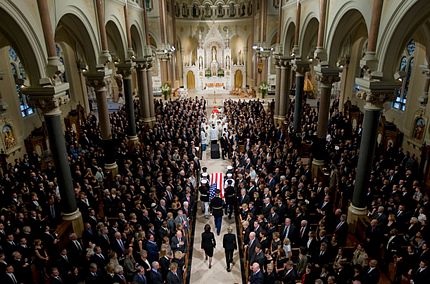 Nước Mỹ tiễn biệt "con sư tử của Thượng viện" - 2